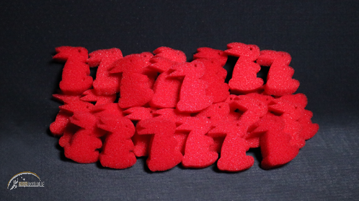 Ultra Soft Red Bunnys (6 Stück) von Goshman - Mini Schaumstoffhasen in rot