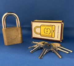 Larrys Lock Keys by Larry Página