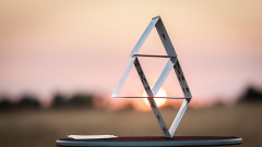 On Edge von Angelo Carbone